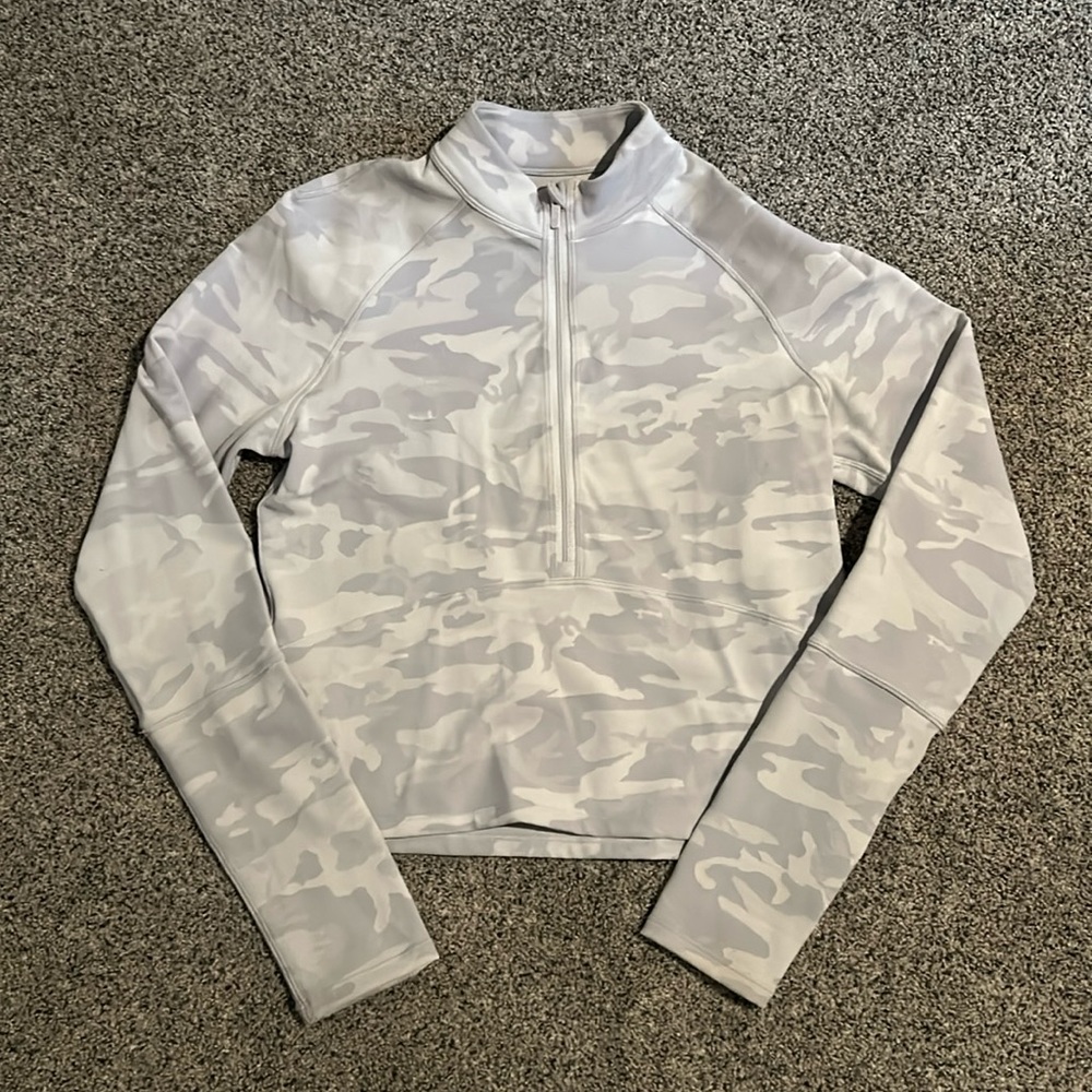Lululemon Camo Half Zip, Size 4